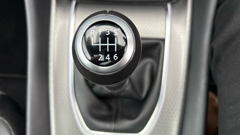 Nissan Qashqai 1.3 DiG-T MH N-Connecta 5dr Petrol Hatchback